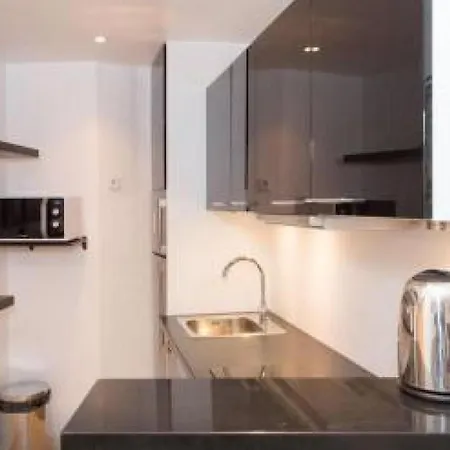 Sleeps 4 Air Con Wifi شقة *