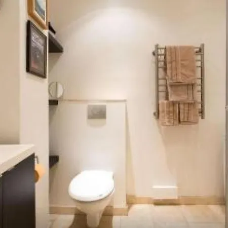 Sleeps 4 Air Con Wifi