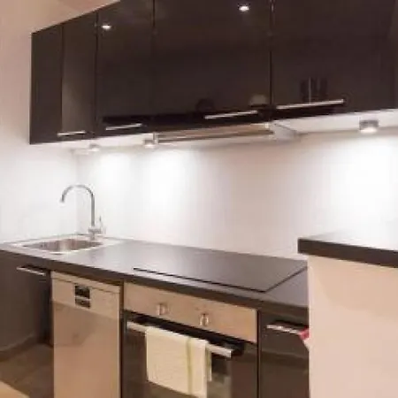 شقة Sleeps 4 Air Con Wifi